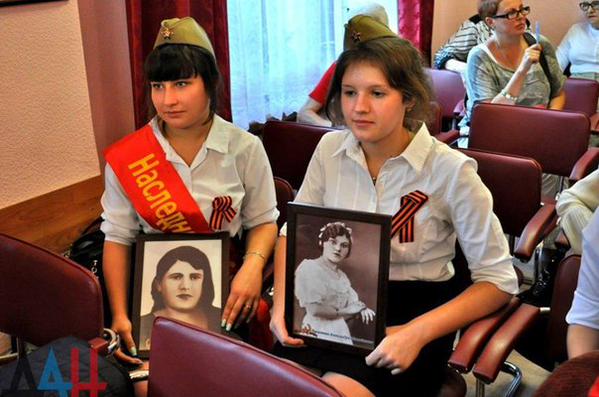 Die Bewohner DNR haben das Gedächtnis über die Heldentaten der Donezker Untergrund-kämpfer der Zeiten des II Krieges geehrt. 