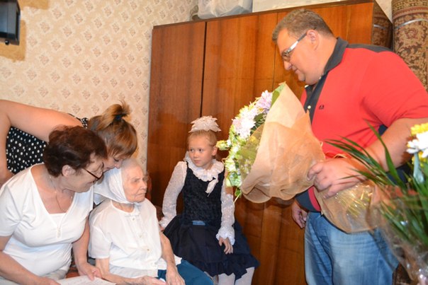 Am 23. September wurden der Bewohnerin des Woroschilowski Bezirkes 100 Jahre erfüllt. 