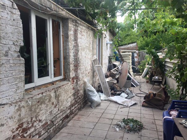 Die Siedlung Oktjabrskij. Die Folgen des abendlichen Beschusses der ukrainischen Kämpfer. 