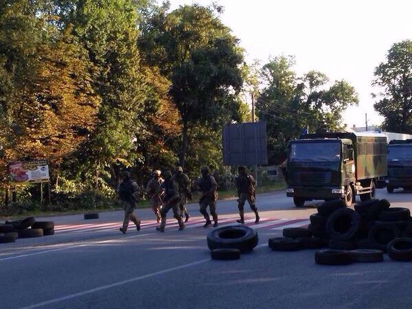 Die in Mukatschewo umgebenen Kämpfer "des Rechten Sektors" verzichten, die Waffen zu strecken.